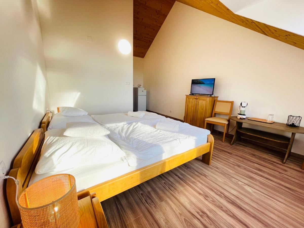 Fisher'S Deluxe Apartments Balatonfured Exterior photo